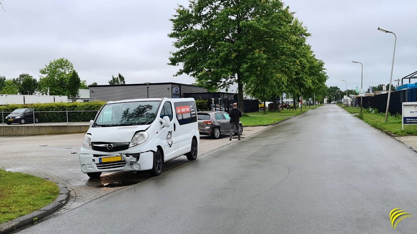 Auto’s botsen in Hoogeveen